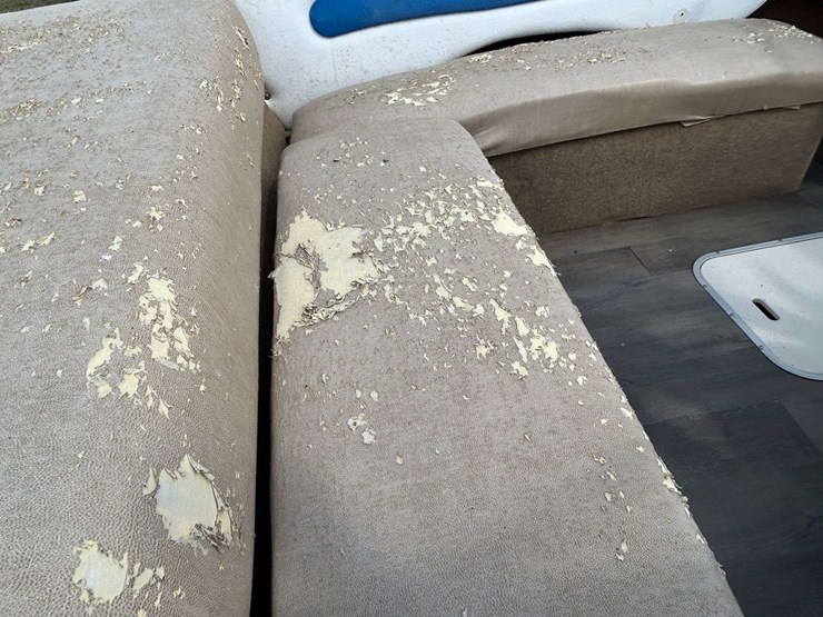 2007-stingray-180rx-ski-boat-image-13