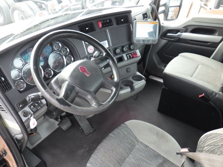 2022-kenworth-t680-image-15
