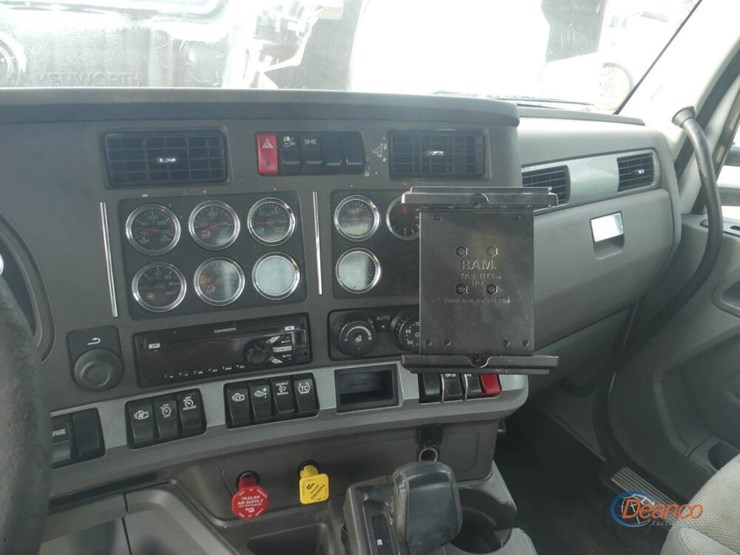 2018-kenworth-t880-image-16