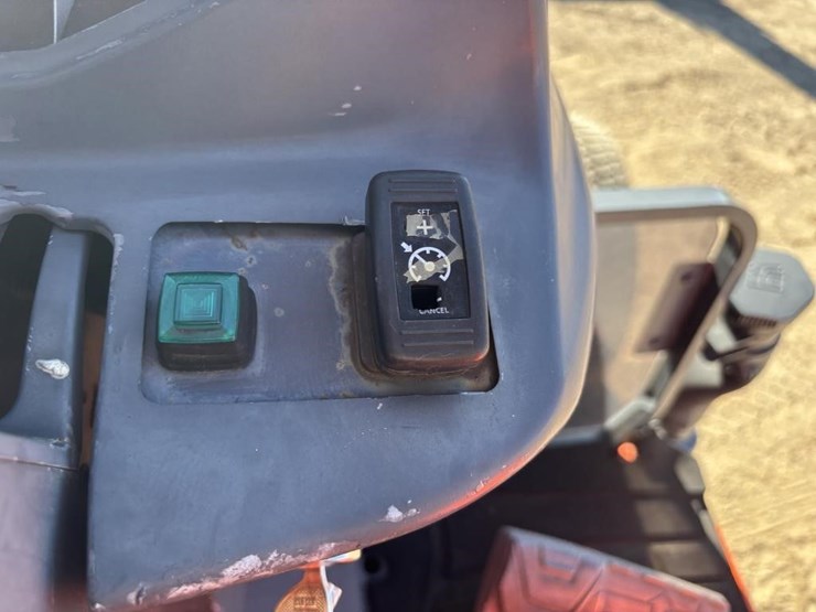 2017-kubota-l4760d-image-25