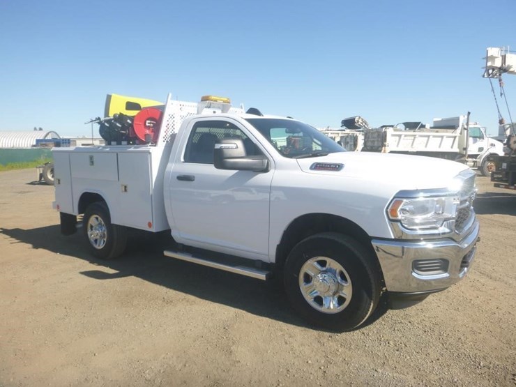 2024-dodge-2500-image-2