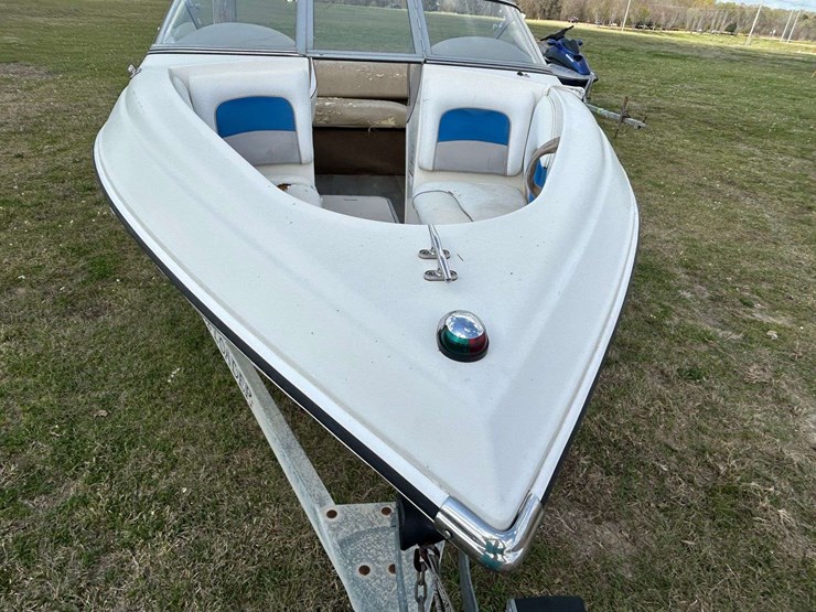 2007-stingray-180rx-ski-boat-image-9