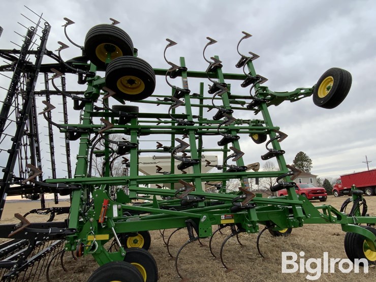 2019-john-deere-2330-image-20