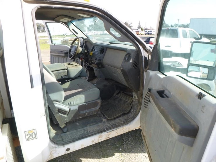 2011-ford-f550-image-11