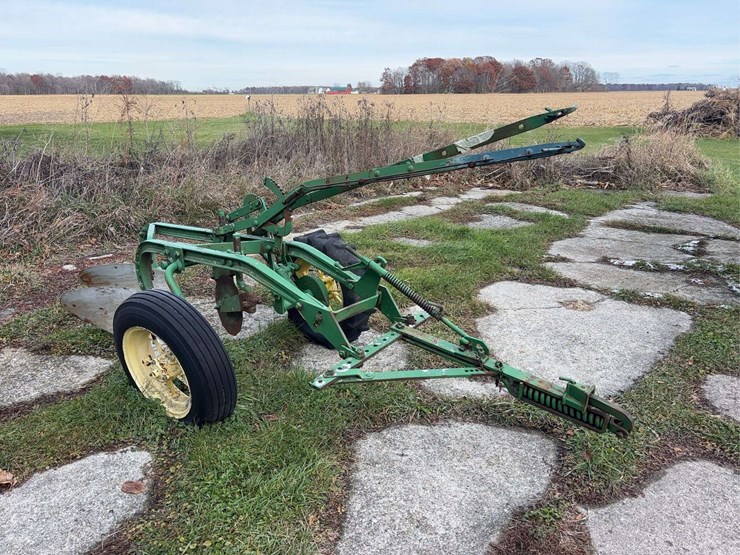 john-deere-12-image-3