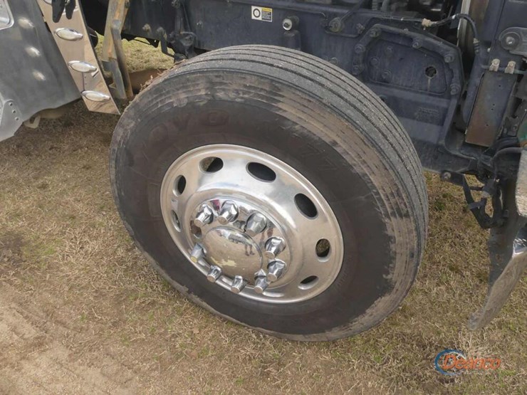 2019-peterbilt-389-image-12