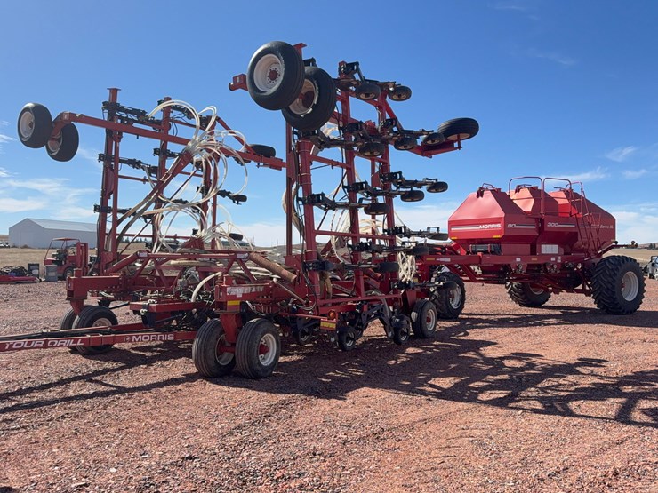 morris-contour-air-seeder-with-morris-8300-air-cart-image-1