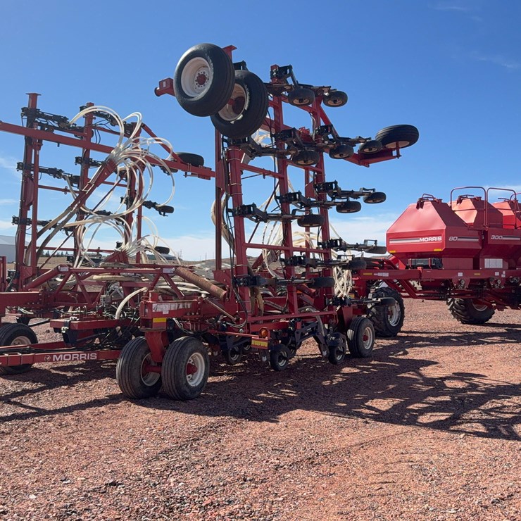 Morris Contour Air Seeder with Morris 8300 Air Cart