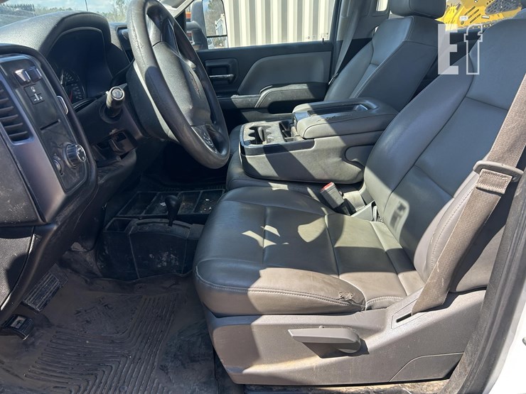 2016-chevrolet-3500-image-11