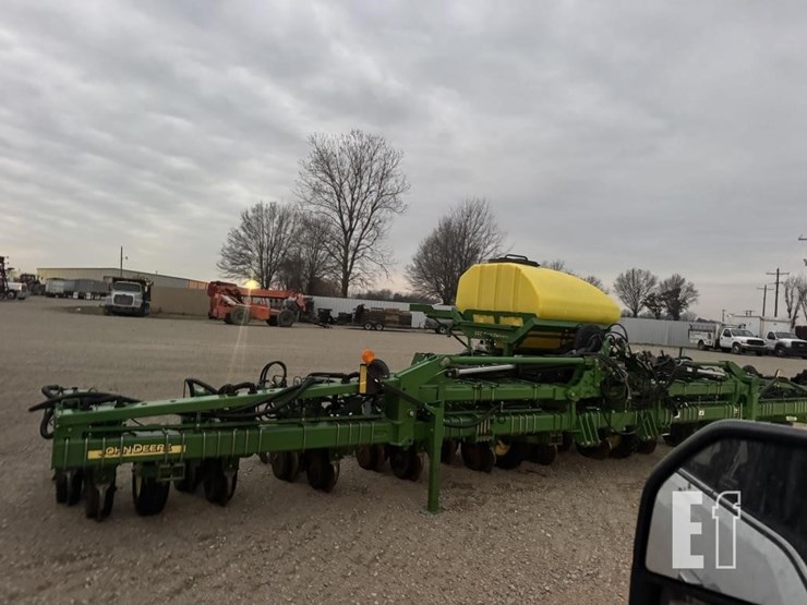 john-deere-1720-image-1