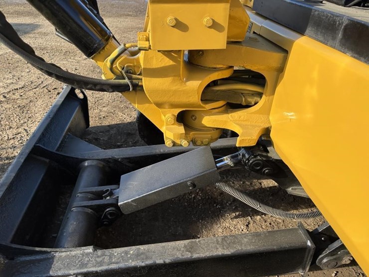 caterpillar-303.5-image-17