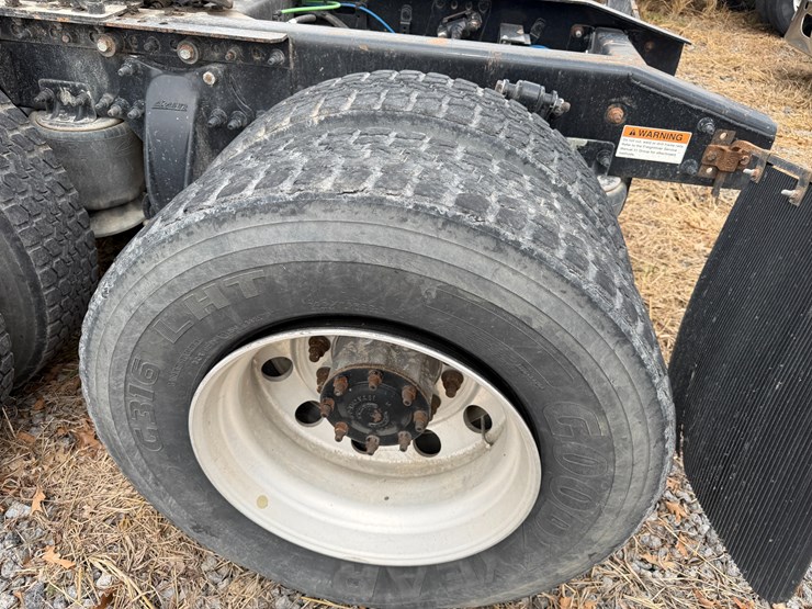 #40990-•-2019-freightliner-cascadia-s/a-daycab-truck-tractor-vin:-3akjgbdv5ksks6034-image-8