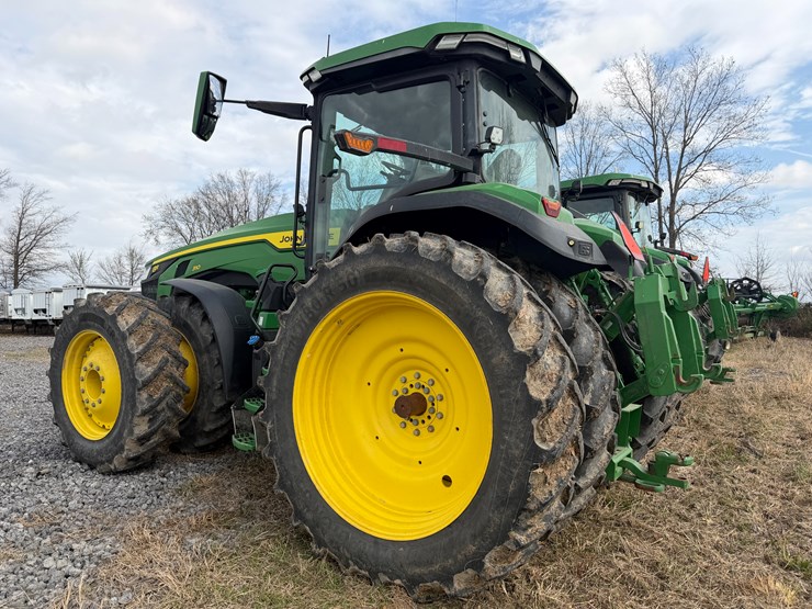2023-john-deere-8r-310-image-4