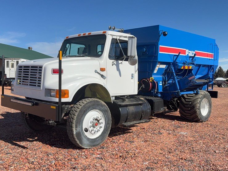 1995-international-8100-image-1