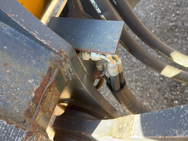 2011-deere-524k-image-9