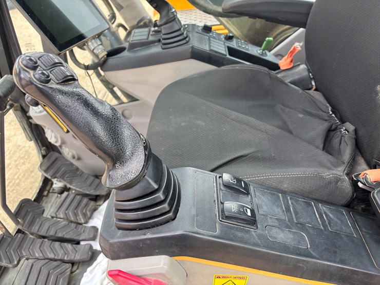 2022-volvo-ec220el-image-48