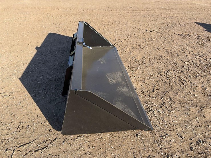 qt-bucket-with-blade-image-2