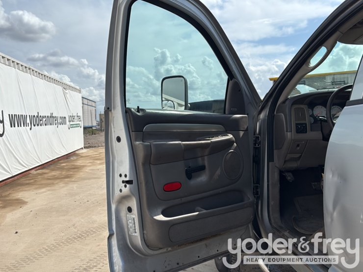 2004-dodge-ram-3500-image-41