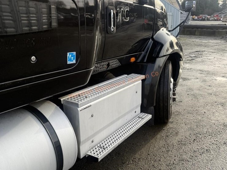 2017-international-prostar-image-28