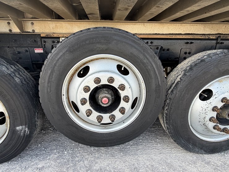 2017-mack-granite-gu713-image-58