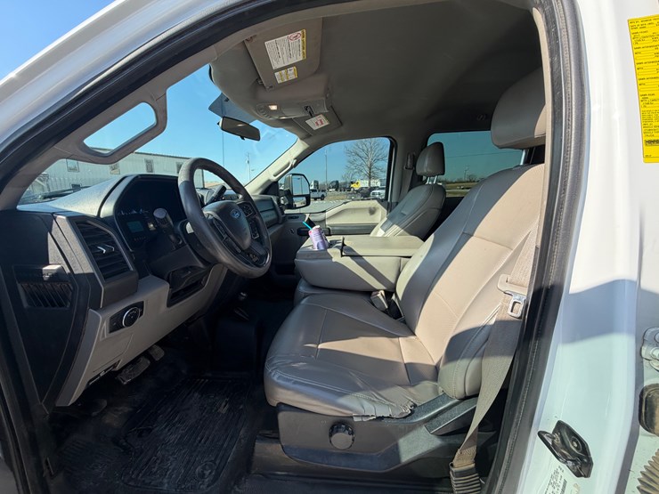 ford-f350-xl-image-17