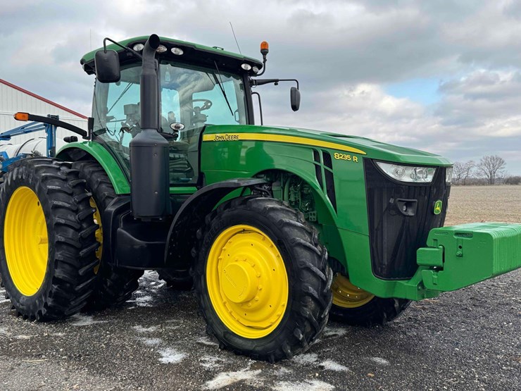 2013-john-deere-8235r-image-2