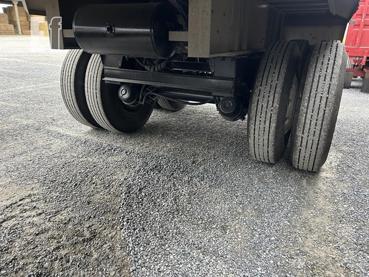 2002-vantage-39-ft-image-6