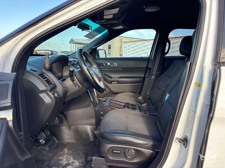 2015-ford-explorer-image-11