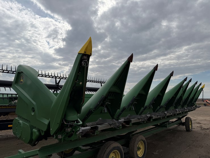 john-deere-c8r-image-3