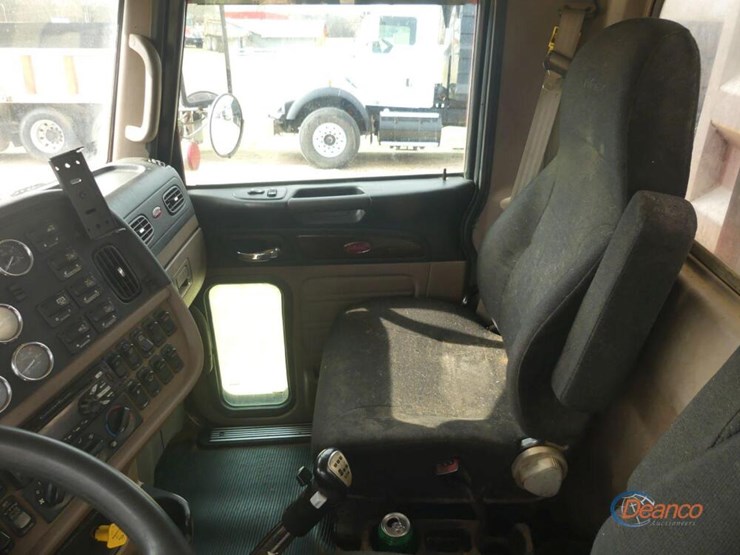 2018-peterbilt-389-image-16