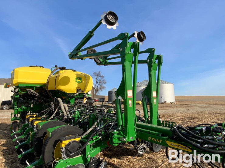 2022-john-deere-1775nt-image-11