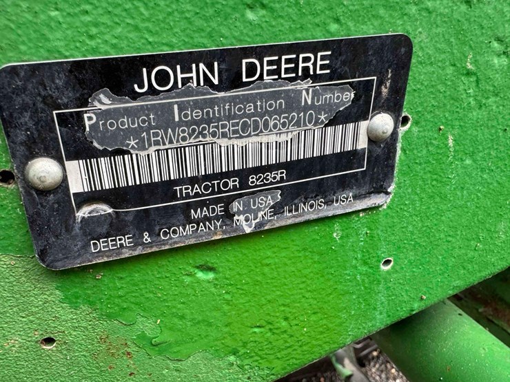 2013-john-deere-8235r-image-31