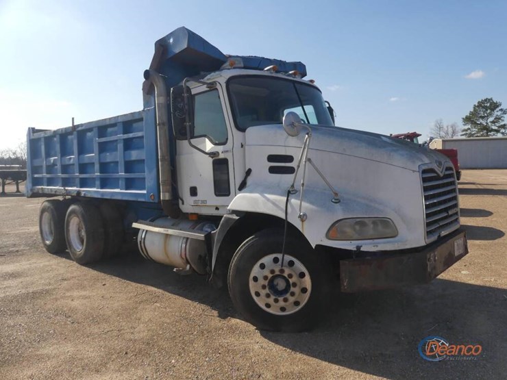 2006-mack-vision-tandem-axle-dump-truck,-s/n-1m1ak06yx6n010199-(inoperable)-image-1