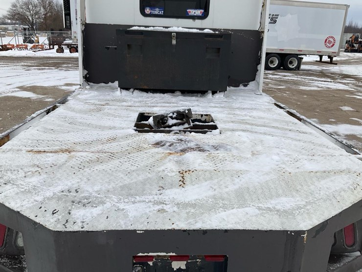 2005-freightliner-m2-106-image-36