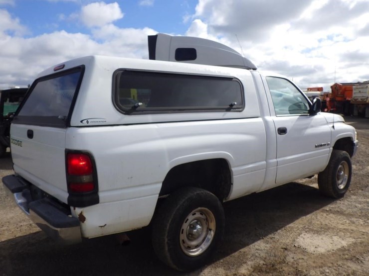 2001-dodge-ram-1500-image-3