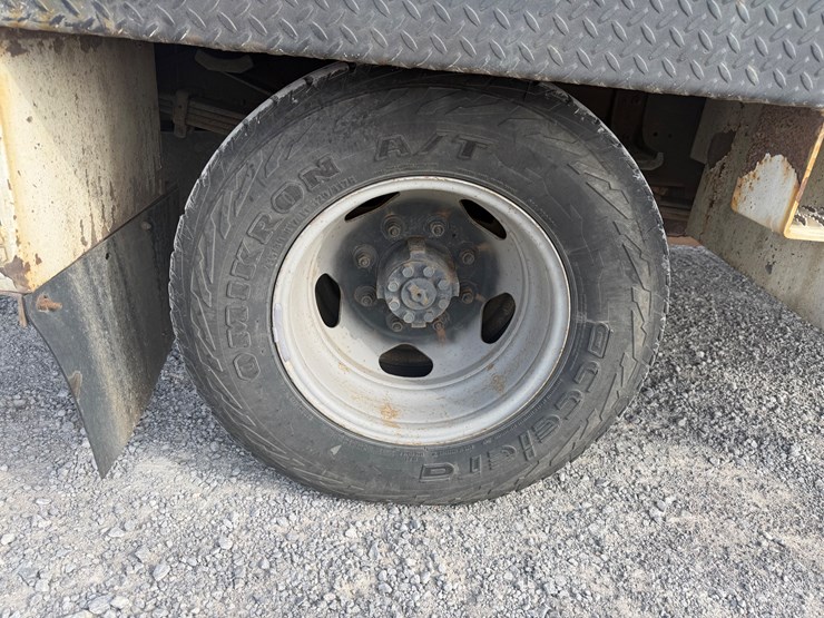 2014-chevrolet-3500-image-11