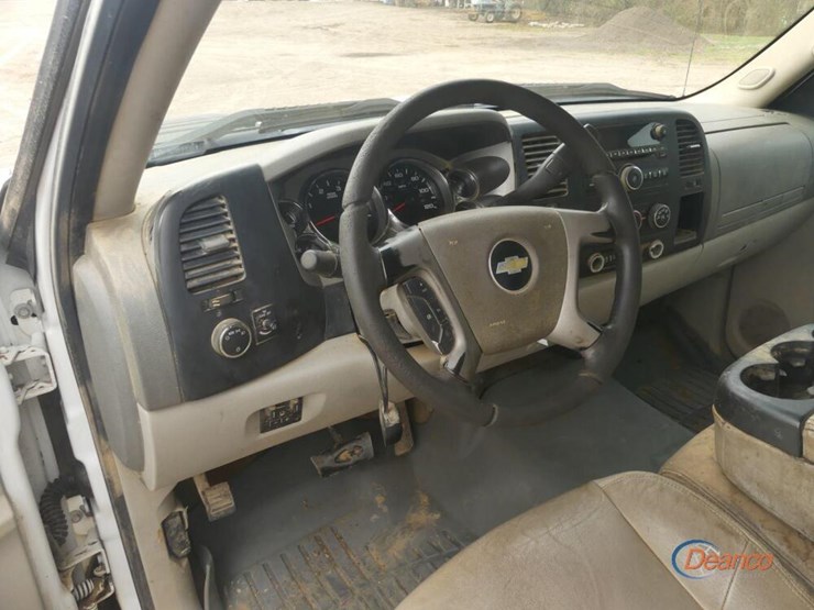 2013-chevrolet-2500hd-image-9