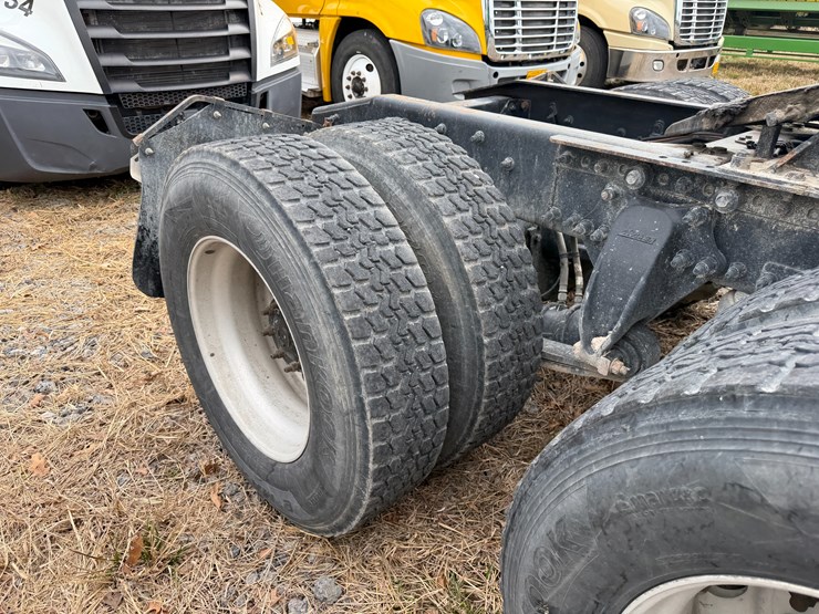 #40990-•-2019-freightliner-cascadia-s/a-daycab-truck-tractor-vin:-3akjgbdv5ksks6034-image-14