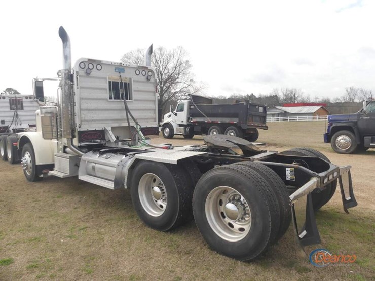 2019-peterbilt-389-image-3