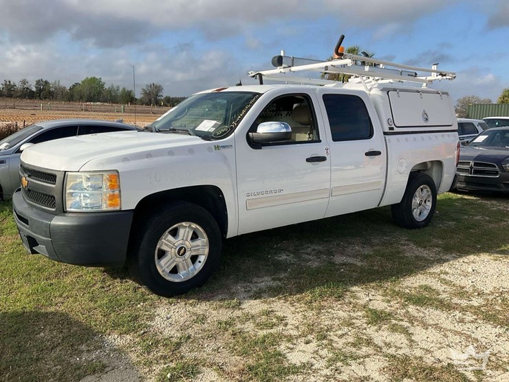 2012-chevrolet-silverado-1500-hybrid-image-1