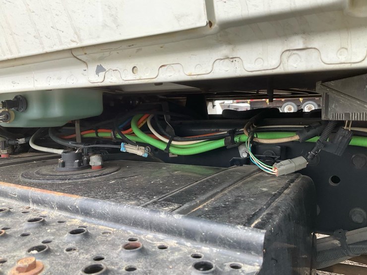 2014-international-7300-image-31