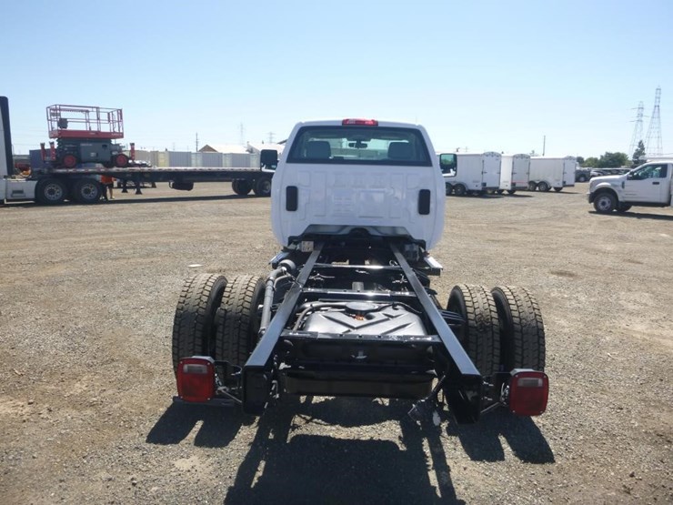 2023-chevrolet-silverado-5500hd-image-6