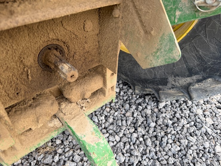 2017-john-deere-6120m-image-10