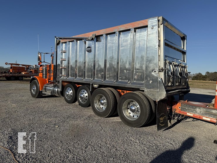 2021-peterbilt-389-image-8