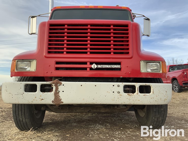 1993-international-8100-image-9