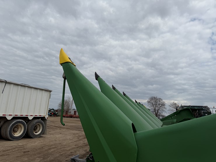 john-deere-c8r-image-25