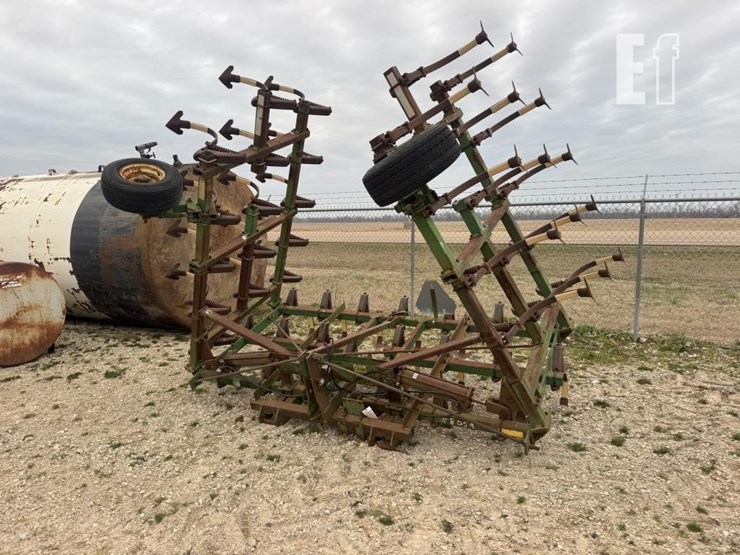 john-deere-3pt-field-plow-86-image-1