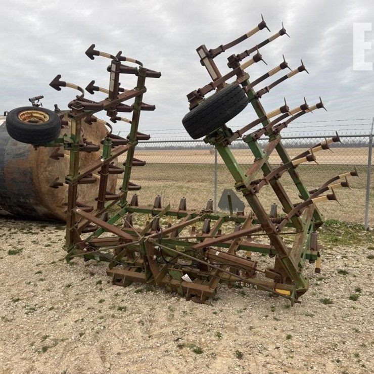 JOHN DEERE 3PT FIELD PLOW 86