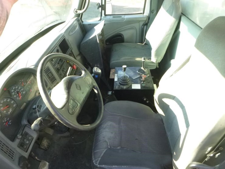 2004-international-7400-image-8