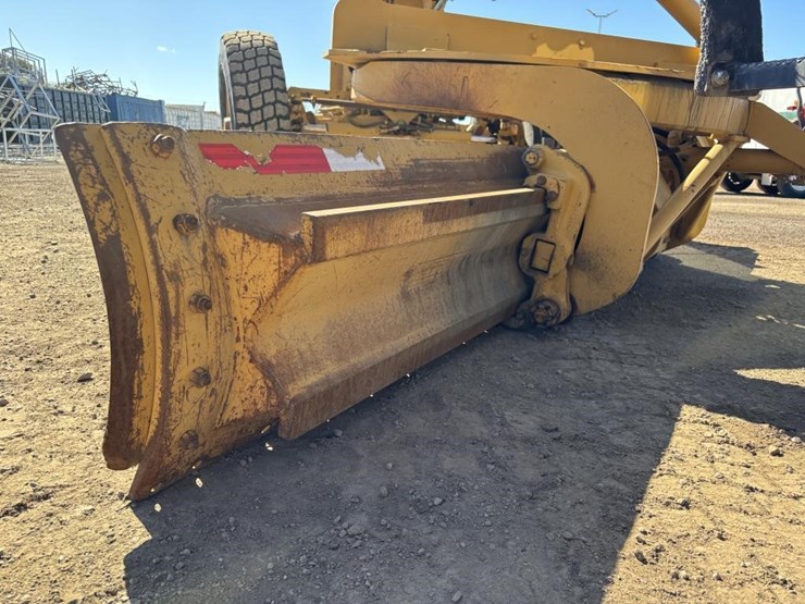 caterpillar-143h-image-9